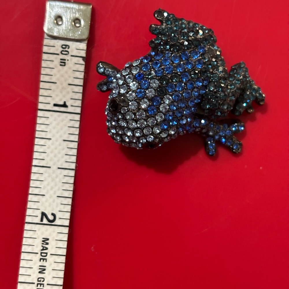 Lee Angel rhinestone Tiny Frog Pin Enchanting Character Sparkle Up Your Dsy